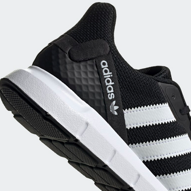 SWIFT RUN RF SHOES Core Black / Cloud White / Core Black